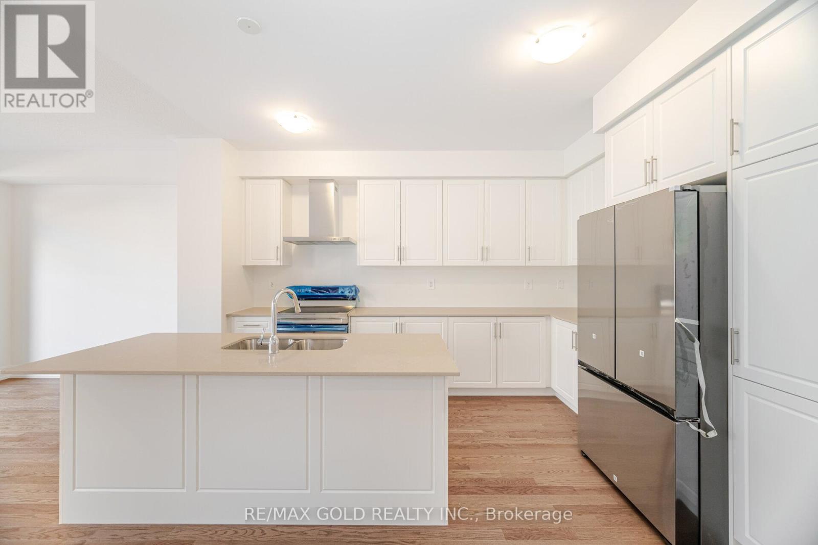 303 Bergamot Avenue, Milton, Ontario  L9E 1G5 - Photo 8 - W12427245
