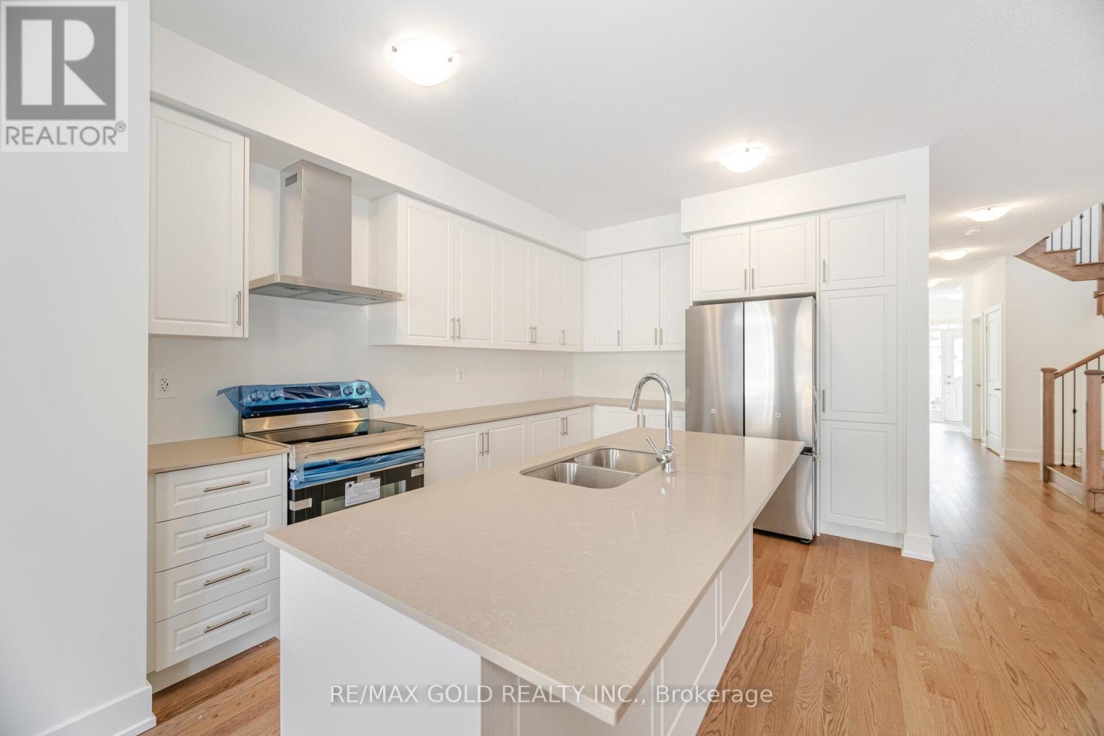 303 Bergamot Avenue, Milton, Ontario  L9E 1G5 - Photo 9 - W12427245