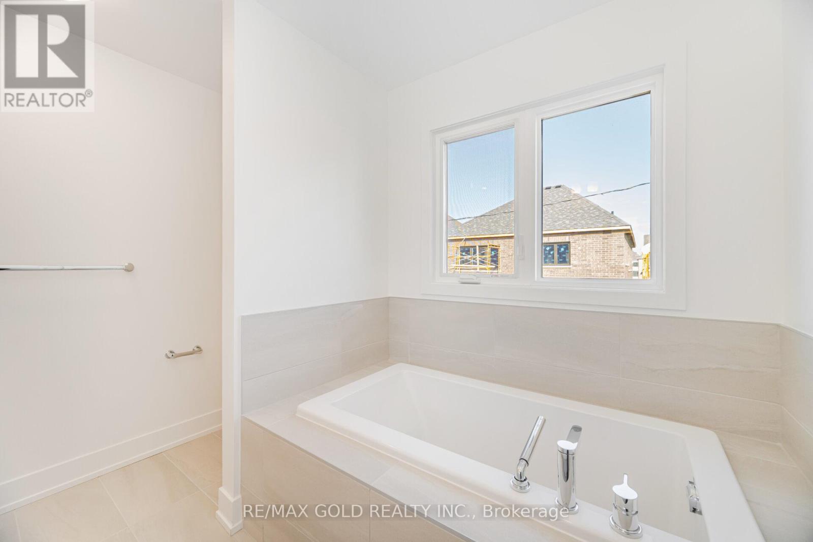 303 Bergamot Avenue, Milton, Ontario  L9E 1G5 - Photo 17 - W12427245