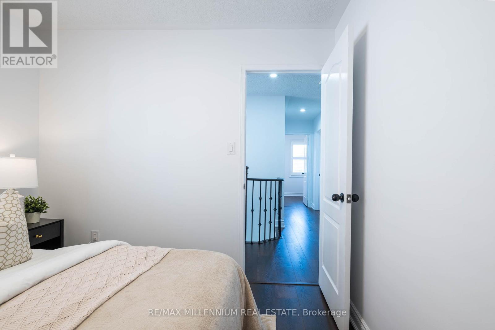 3393 Covent Crescent, Mississauga, Ontario  L5M 7P1 - Photo 35 - W12430530