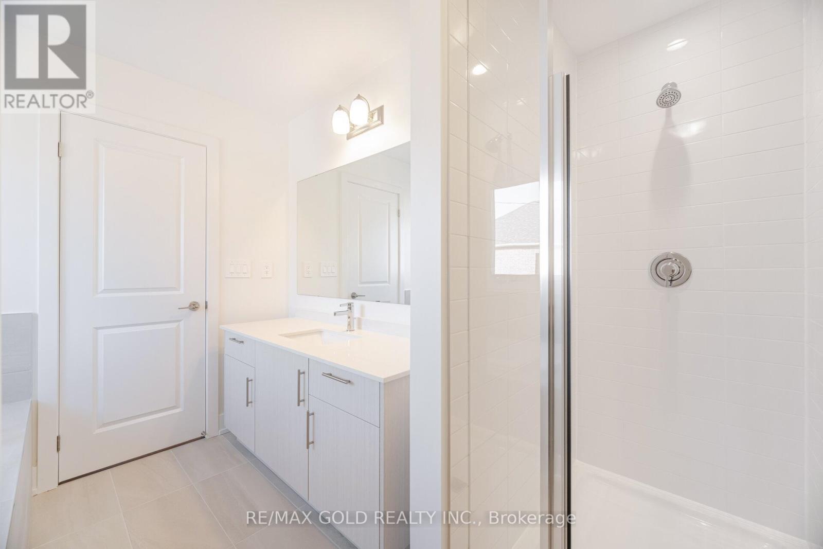 303 Bergamot Avenue, Milton, Ontario  L9E 1G5 - Photo 18 - W12427245