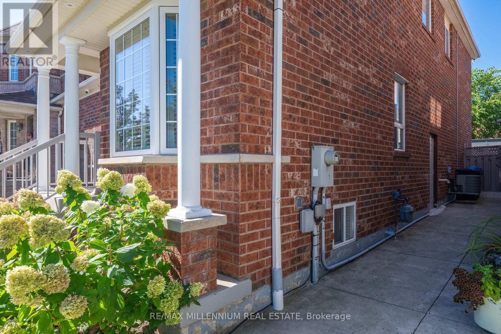3393 Covent Crescent, Mississauga, Ontario  L5M 7P1 - Photo 5 - W12430530