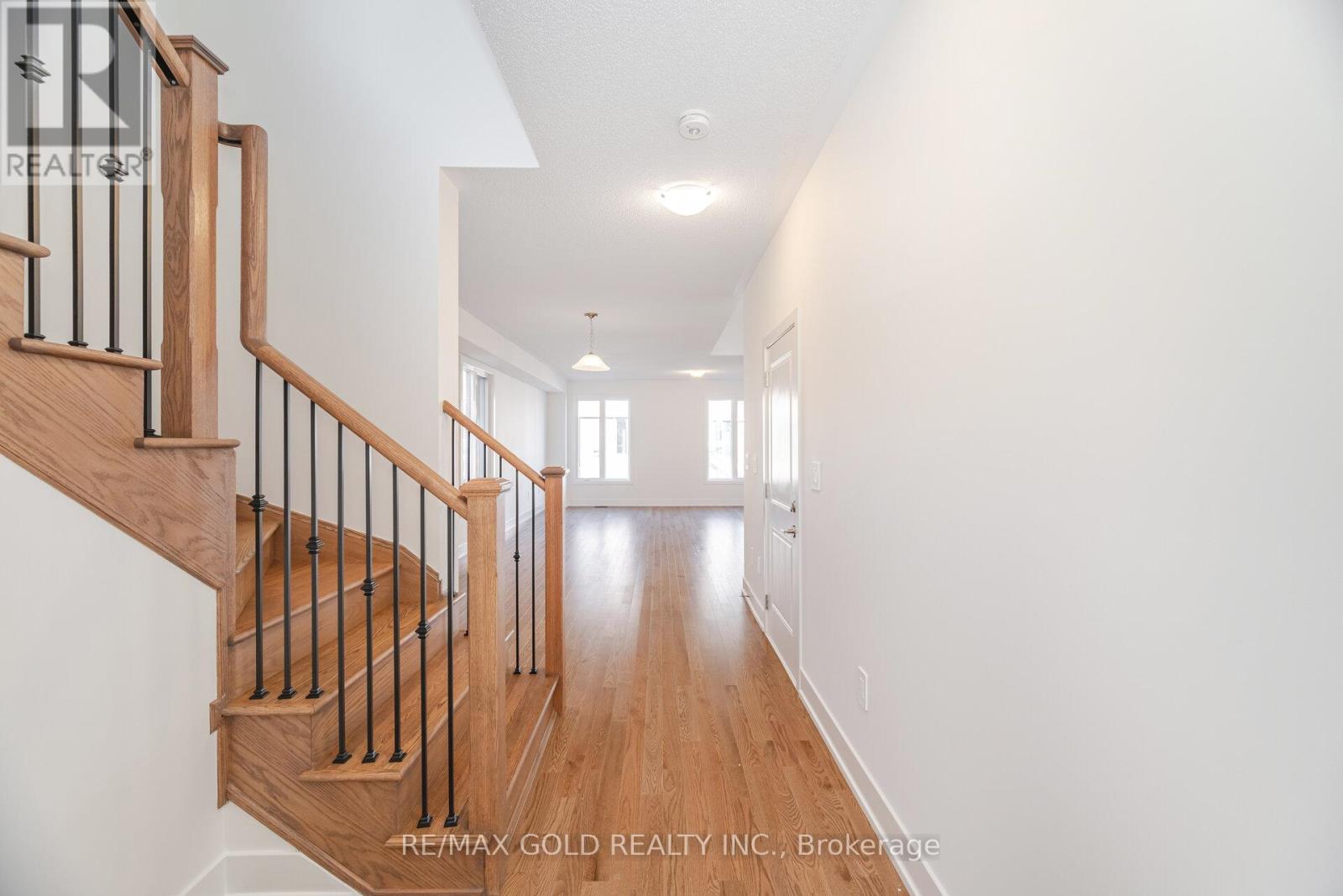 303 Bergamot Avenue, Milton, Ontario  L9E 1G5 - Photo 5 - W12427245