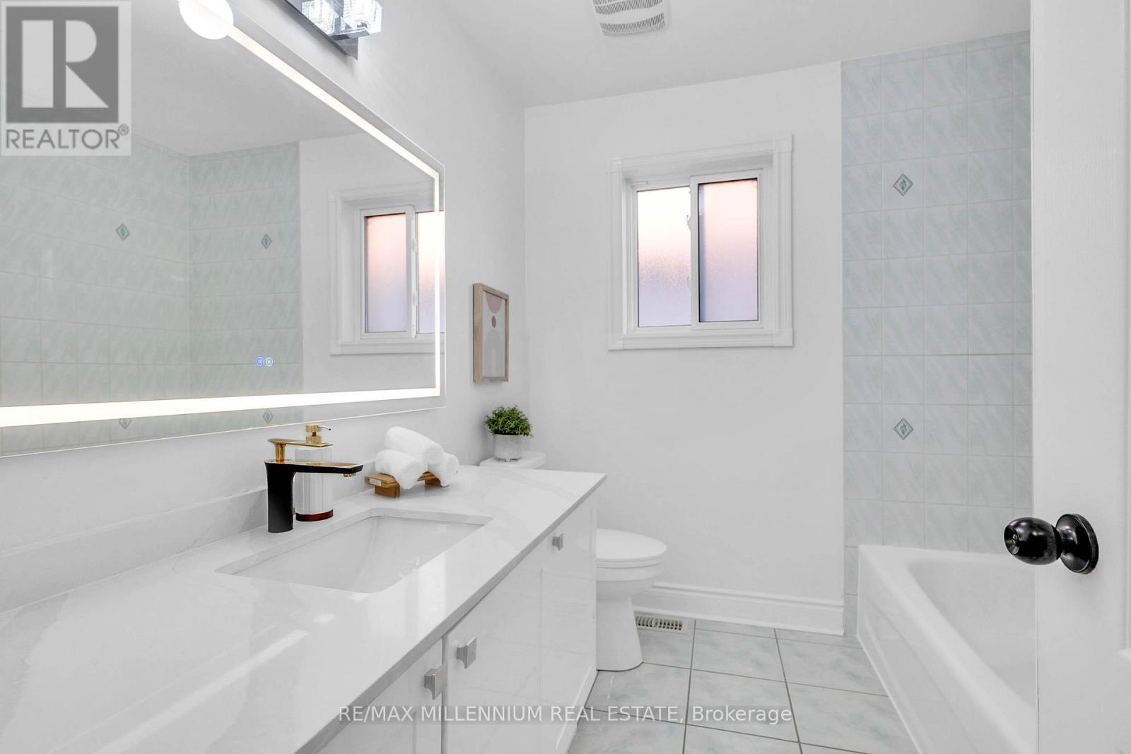 3393 Covent Crescent, Mississauga, Ontario  L5M 7P1 - Photo 36 - W12430530