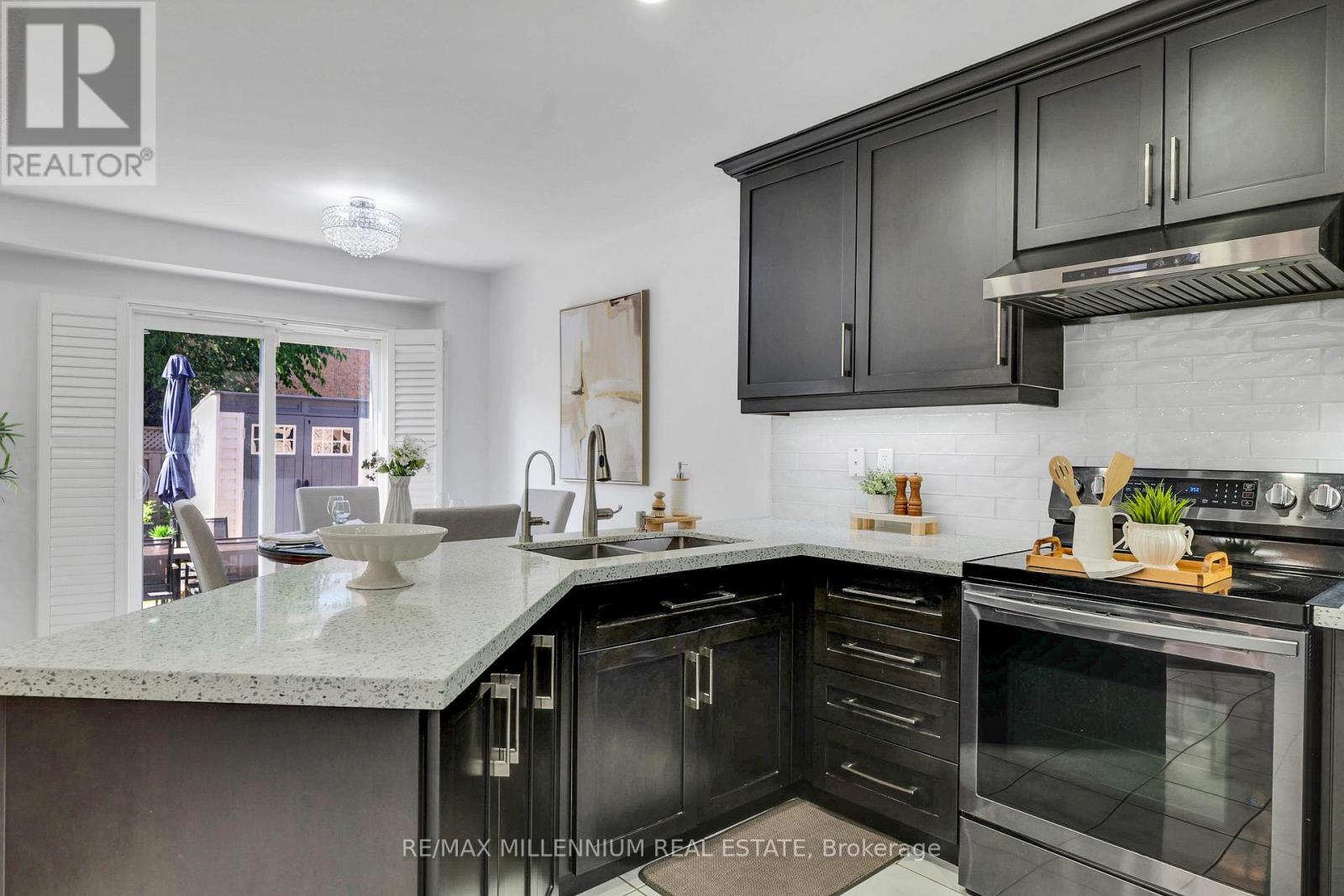3393 Covent Crescent, Mississauga, Ontario  L5M 7P1 - Photo 19 - W12430530