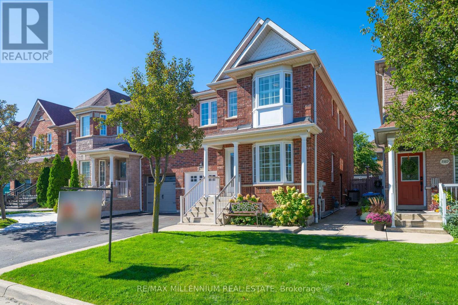 3393 Covent Crescent, Mississauga, Ontario  L5M 7P1 - Photo 2 - W12430530