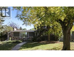 17 Montrose Avenue Mount Pleasant, Camrose, Ca