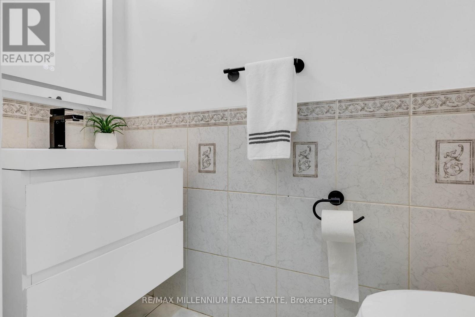 3393 Covent Crescent, Mississauga, Ontario  L5M 7P1 - Photo 21 - W12430530