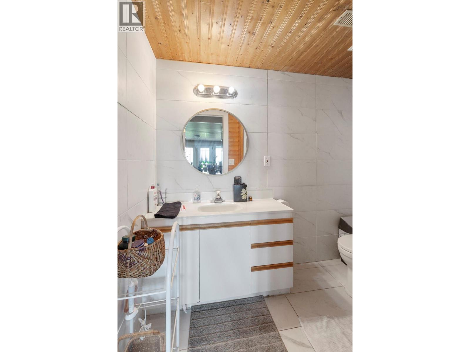 1047 Westview Road, Wynndel, British Columbia V0B 2N0 - Photo 16 - 10348474