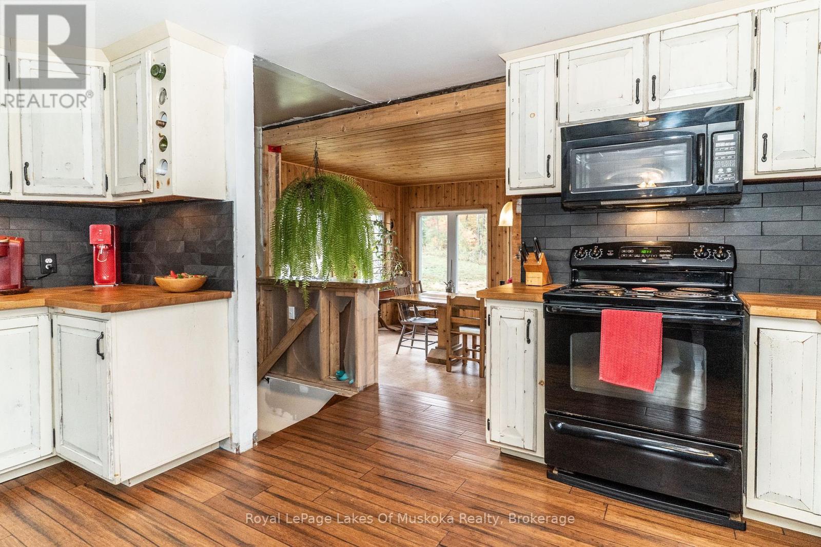 1741 Doe Lake Road, Gravenhurst, Ontario  P1P 1R3 - Photo 12 - X12436208