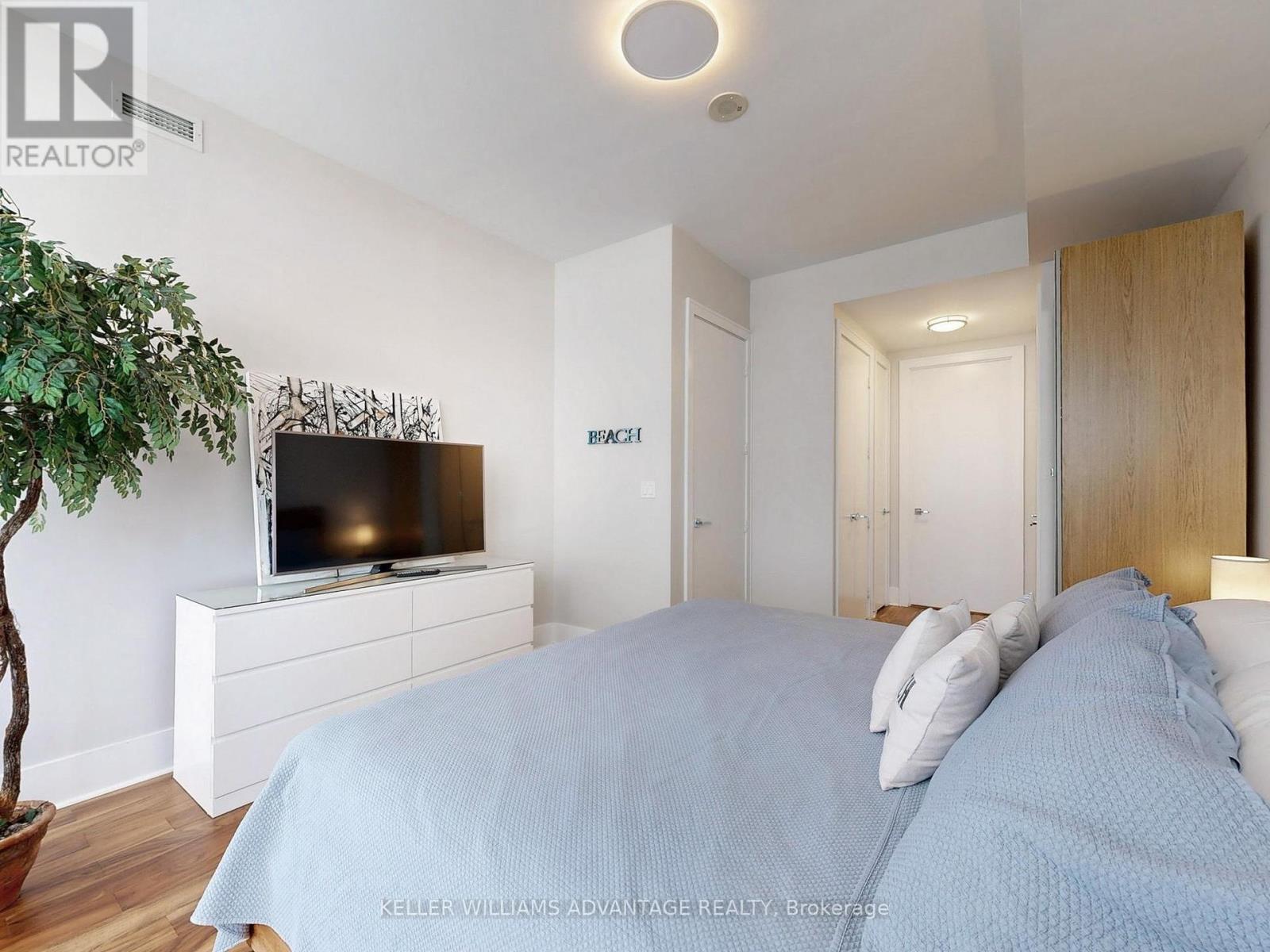 401 - 29 Queens Quay E, Toronto, Ontario  M5E 0A4 - Photo 21 - C12437158