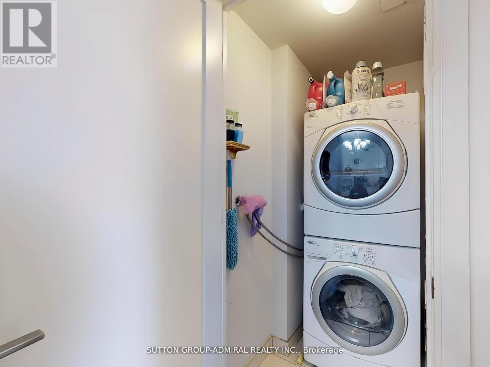 1916 - 70 Roehampton Avenue W, Toronto, Ontario  M4P 1R2 - Photo 21 - C12437220