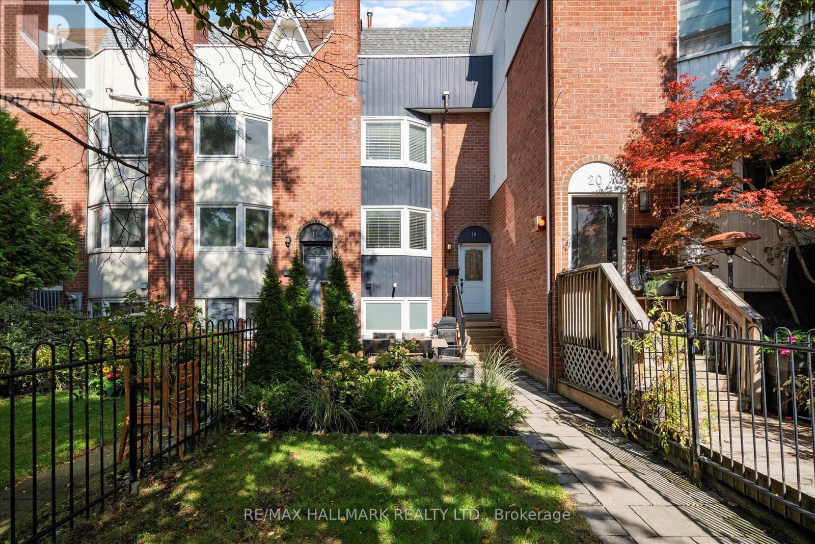 18 SYDENHAM STREET, Toronto, Ontario