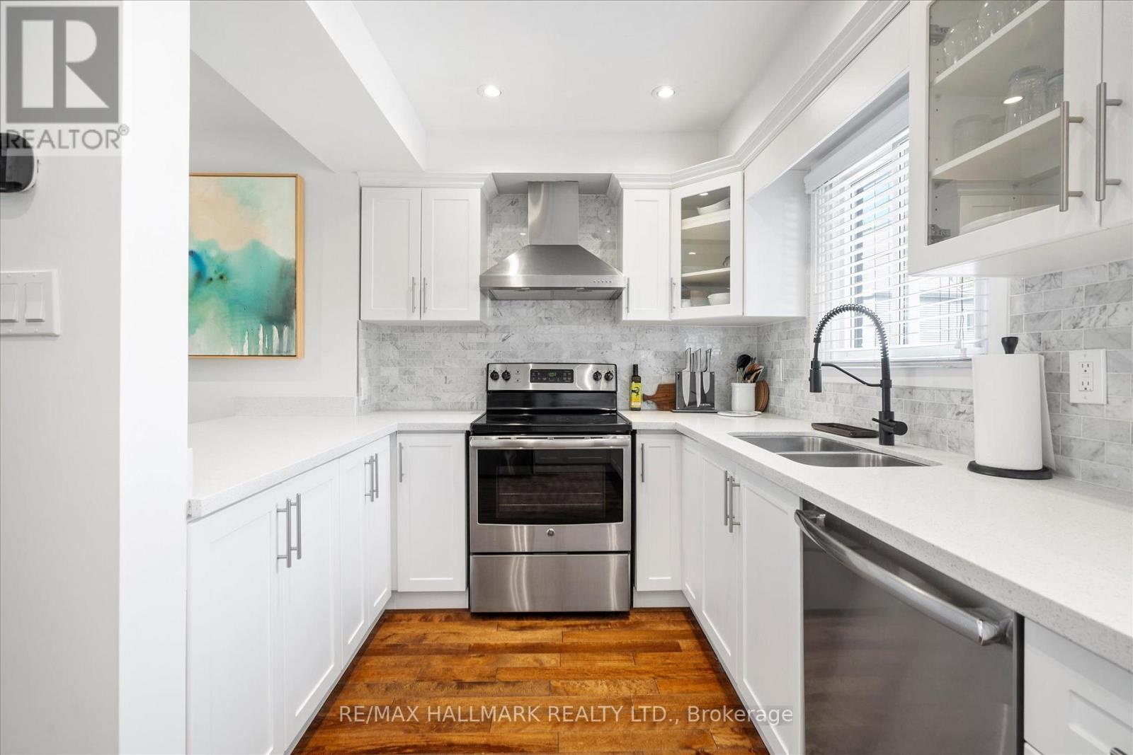 18 Sydenham Street, Toronto, Ontario  M5A 4H6 - Photo 12 - C12437235