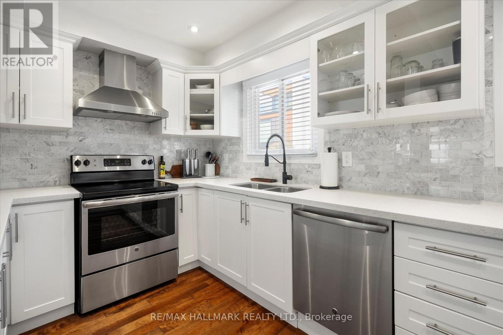 18 Sydenham Street, Toronto, Ontario  M5A 4H6 - Photo 15 - C12437235