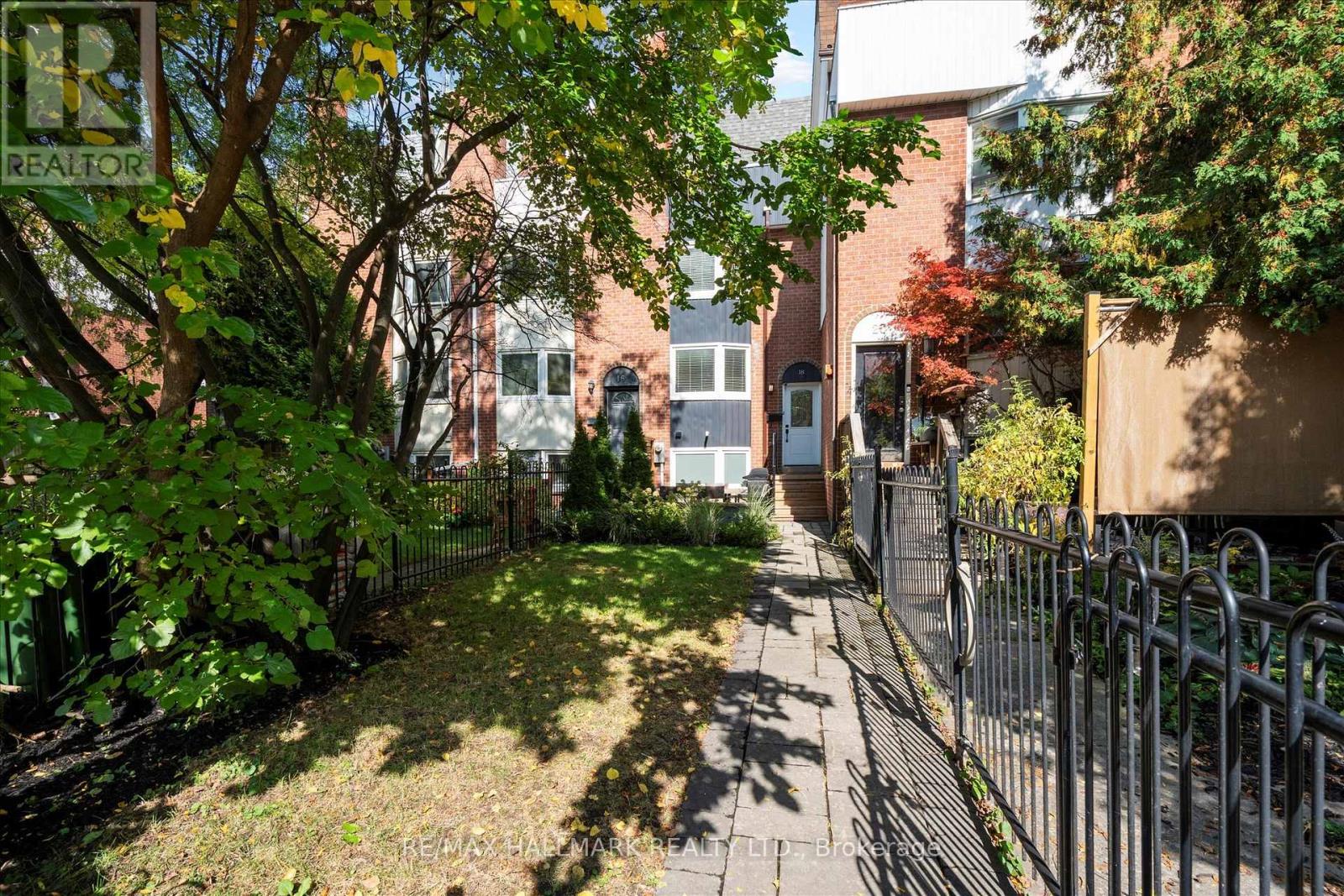 18 Sydenham Street, Toronto, Ontario  M5A 4H6 - Photo 2 - C12437235