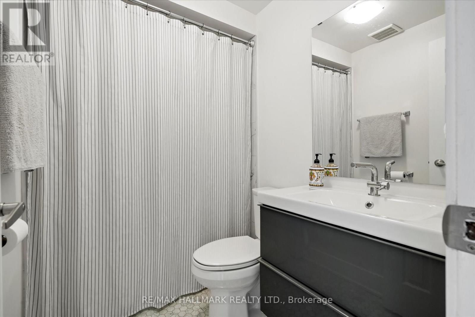 18 Sydenham Street, Toronto, Ontario  M5A 4H6 - Photo 26 - C12437235