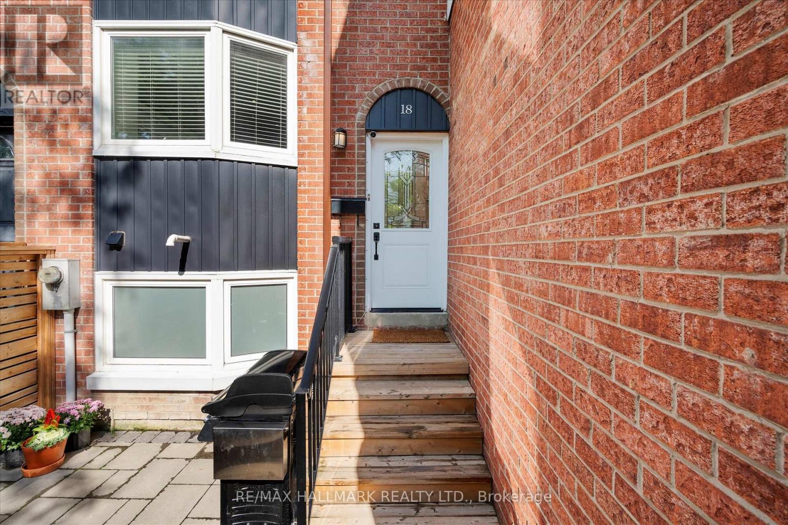 18 Sydenham Street, Toronto, Ontario  M5A 4H6 - Photo 3 - C12437235