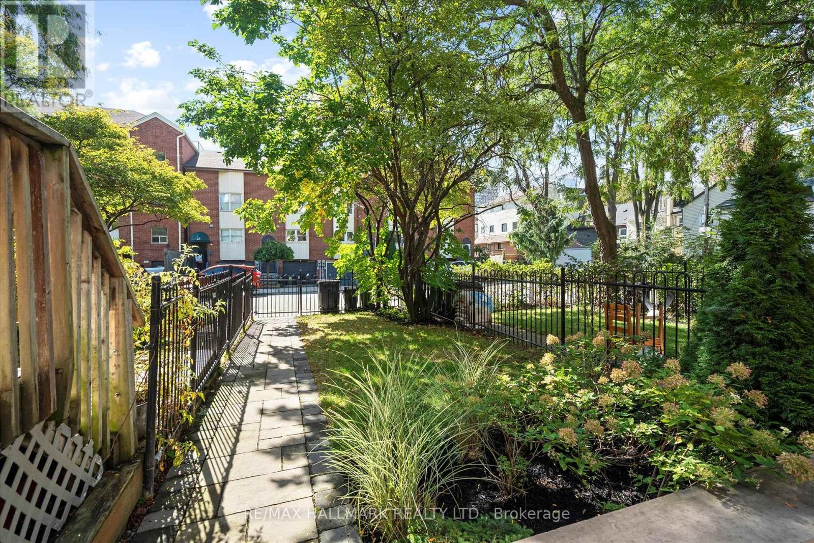 18 Sydenham Street, Toronto, Ontario  M5A 4H6 - Photo 38 - C12437235