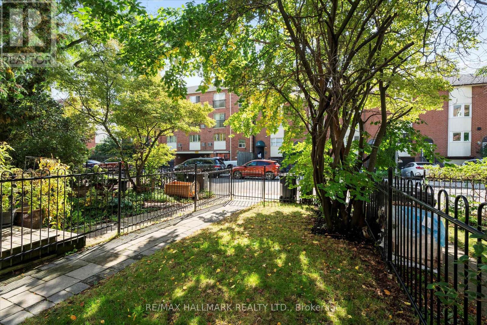 18 Sydenham Street, Toronto, Ontario  M5A 4H6 - Photo 39 - C12437235