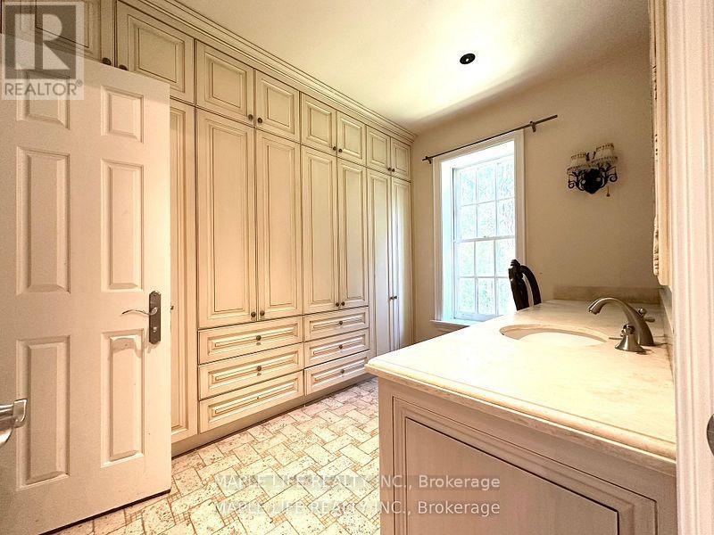16 Brian Cliff Drive, Toronto, Ontario  M3B 2G2 - Photo 12 - C12437239