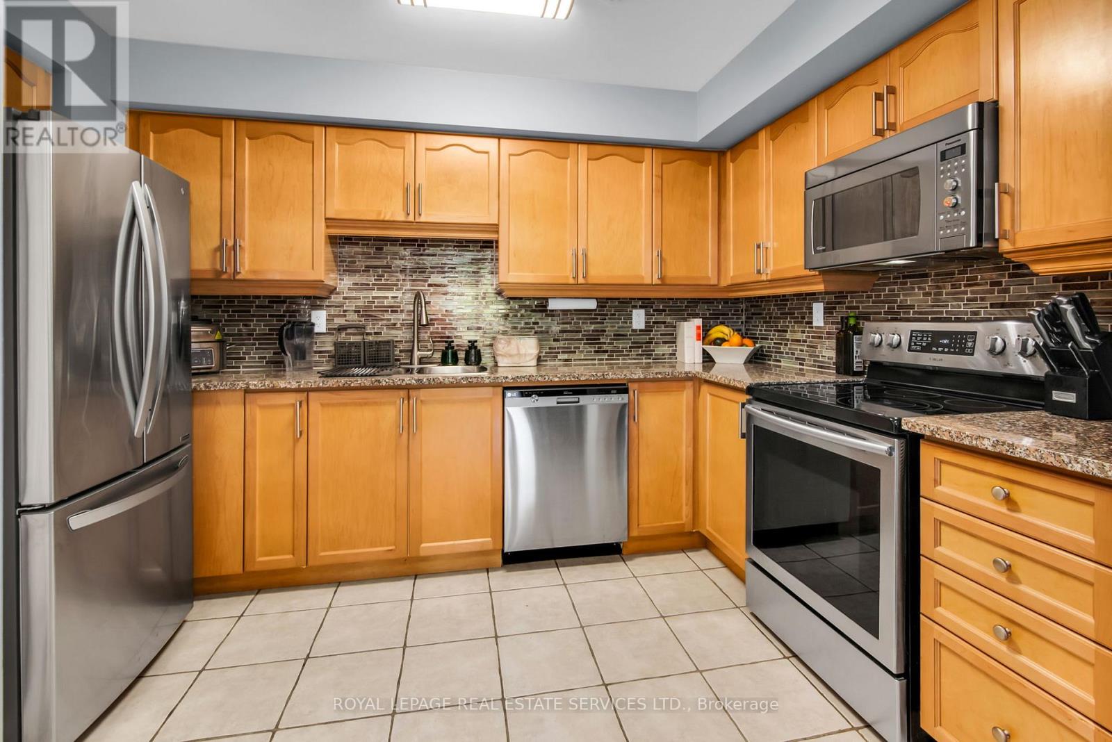 6 Tranter Trail, Toronto, Ontario  M1L 0G6 - Photo 11 - E12437232