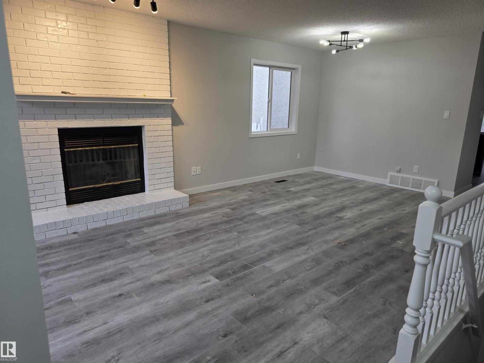 840 113a St Nw Nw, Edmonton, Alberta  T6J 6W4 - Photo 2 - E4460223