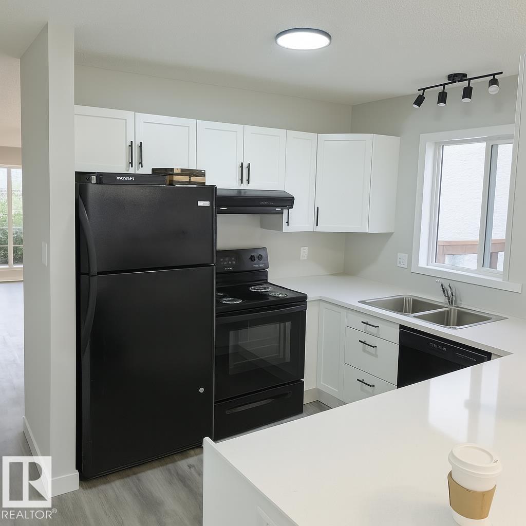 840 113a St Nw Nw, Edmonton, Alberta  T6J 6W4 - Photo 6 - E4460223