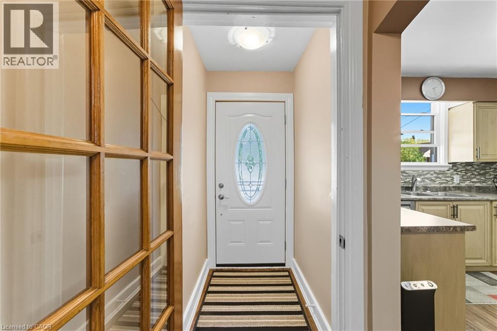 446 East 42nd Street, Hamilton, Ontario  L8T 3B3 - Photo 4 - 40770601