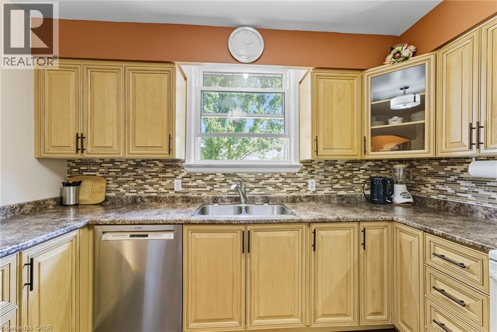 446 East 42nd Street, Hamilton, Ontario  L8T 3B3 - Photo 6 - 40770601
