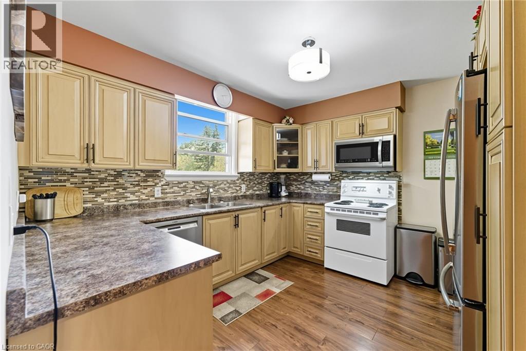 446 East 42nd Street, Hamilton, Ontario  L8T 3B3 - Photo 5 - 40770601