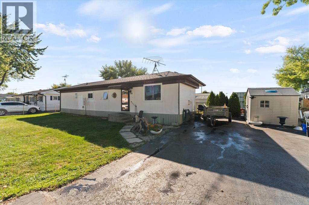 MLS# 25024893: 108 BROOKS, Lakeshore, Canada