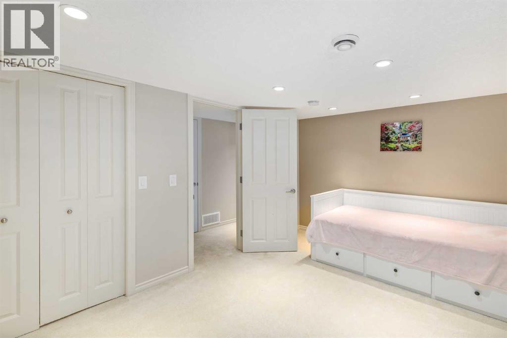 12481 Crestmont Boulevard Sw, Calgary, Alberta  T3B 5Z8 - Photo 38 - A2249604