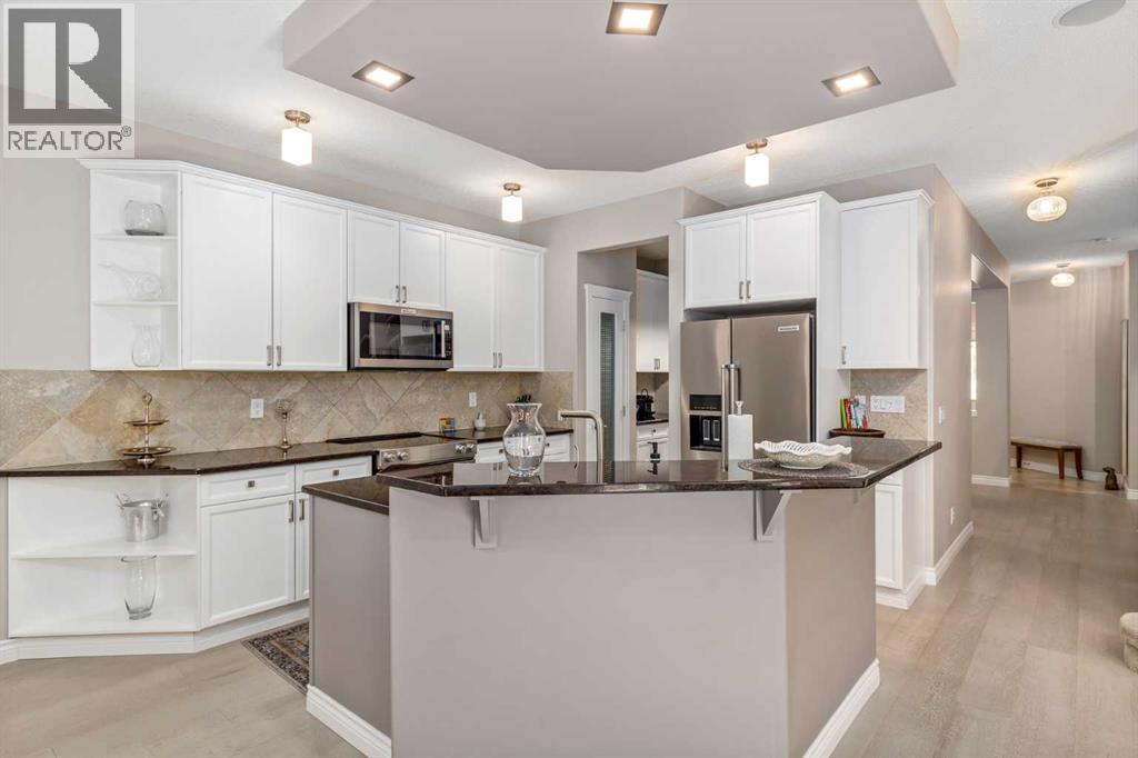 12481 Crestmont Boulevard Sw, Calgary, Alberta  T3B 5Z8 - Photo 6 - A2249604