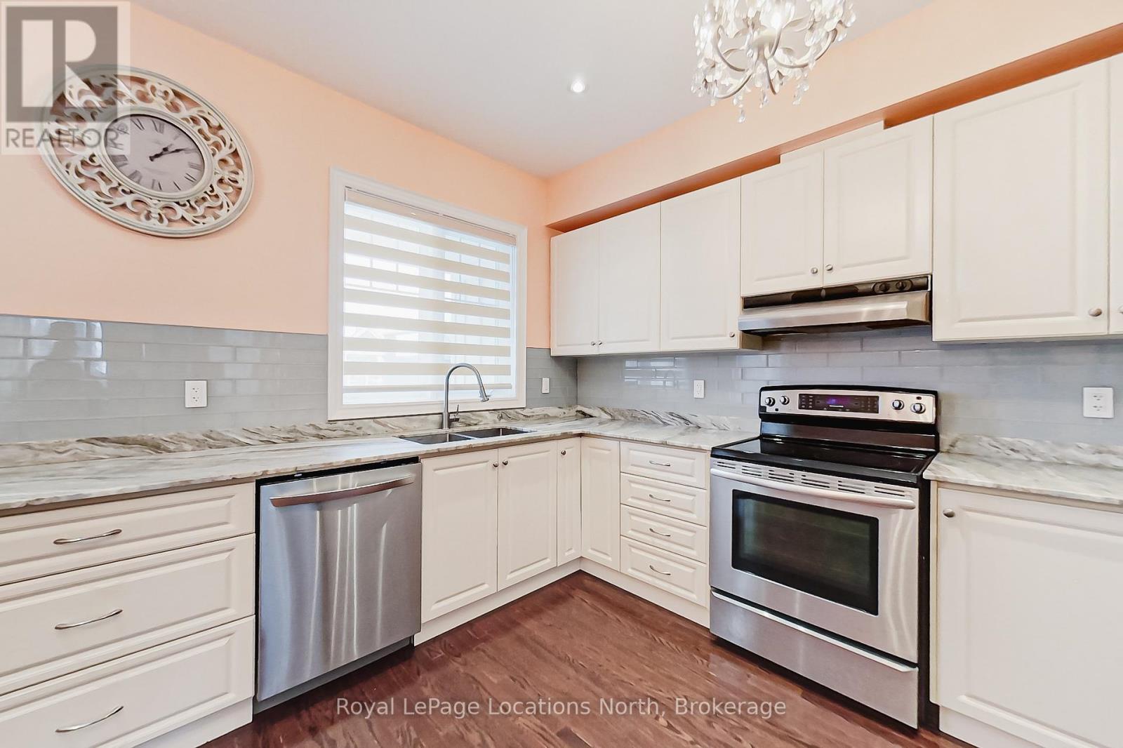 11 Wally Drive, Wasaga Beach, Ontario  L9Z 0E4 - Photo 8 - S12437483