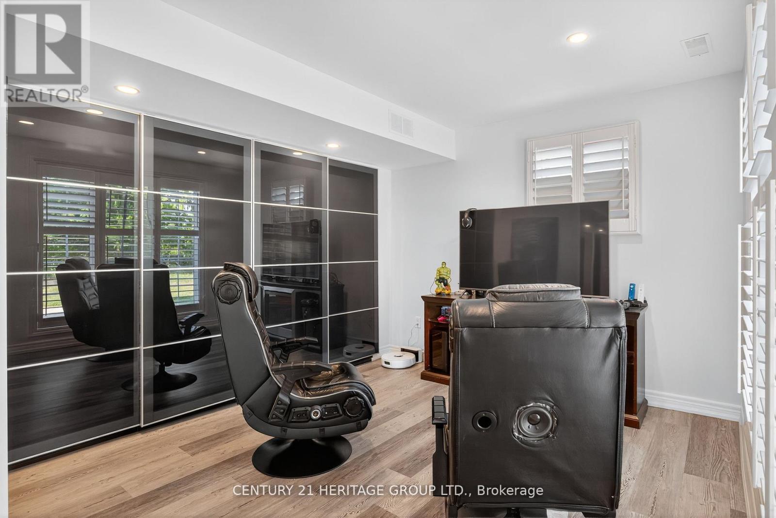 56 Cousteau Drive, Bradford West Gwillimbury, Ontario  L3Z 0H8 - Photo 31 - N12437169