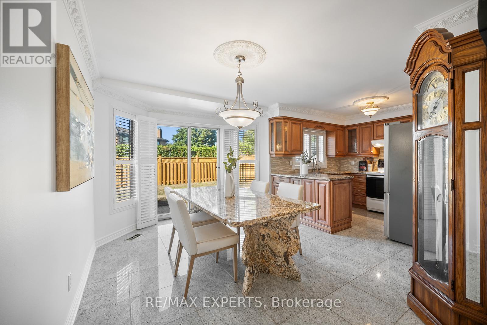118 Chancellor Drive, Vaughan, Ontario  L4L 7N5 - Photo 11 - N12437227