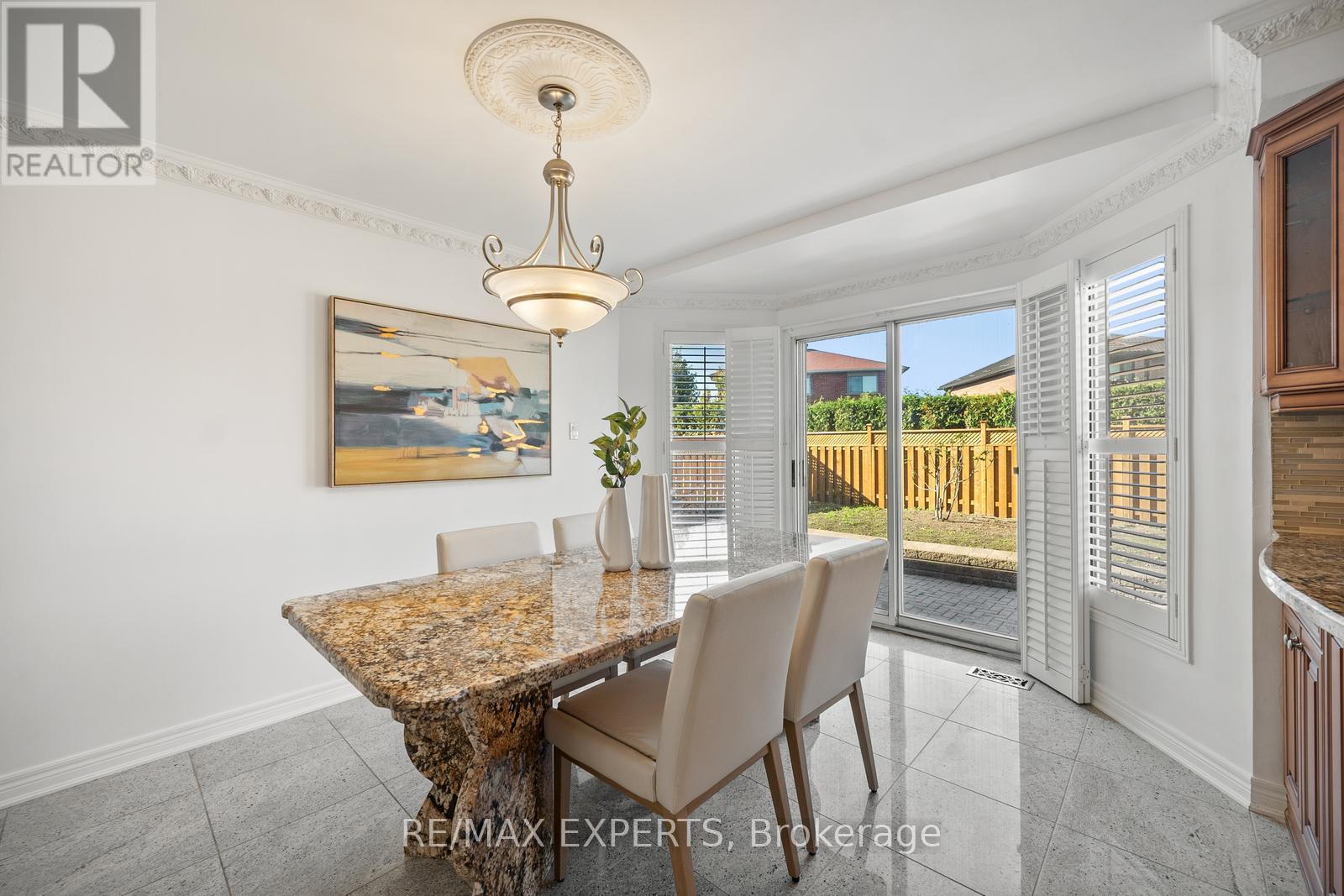 118 Chancellor Drive, Vaughan, Ontario  L4L 7N5 - Photo 12 - N12437227