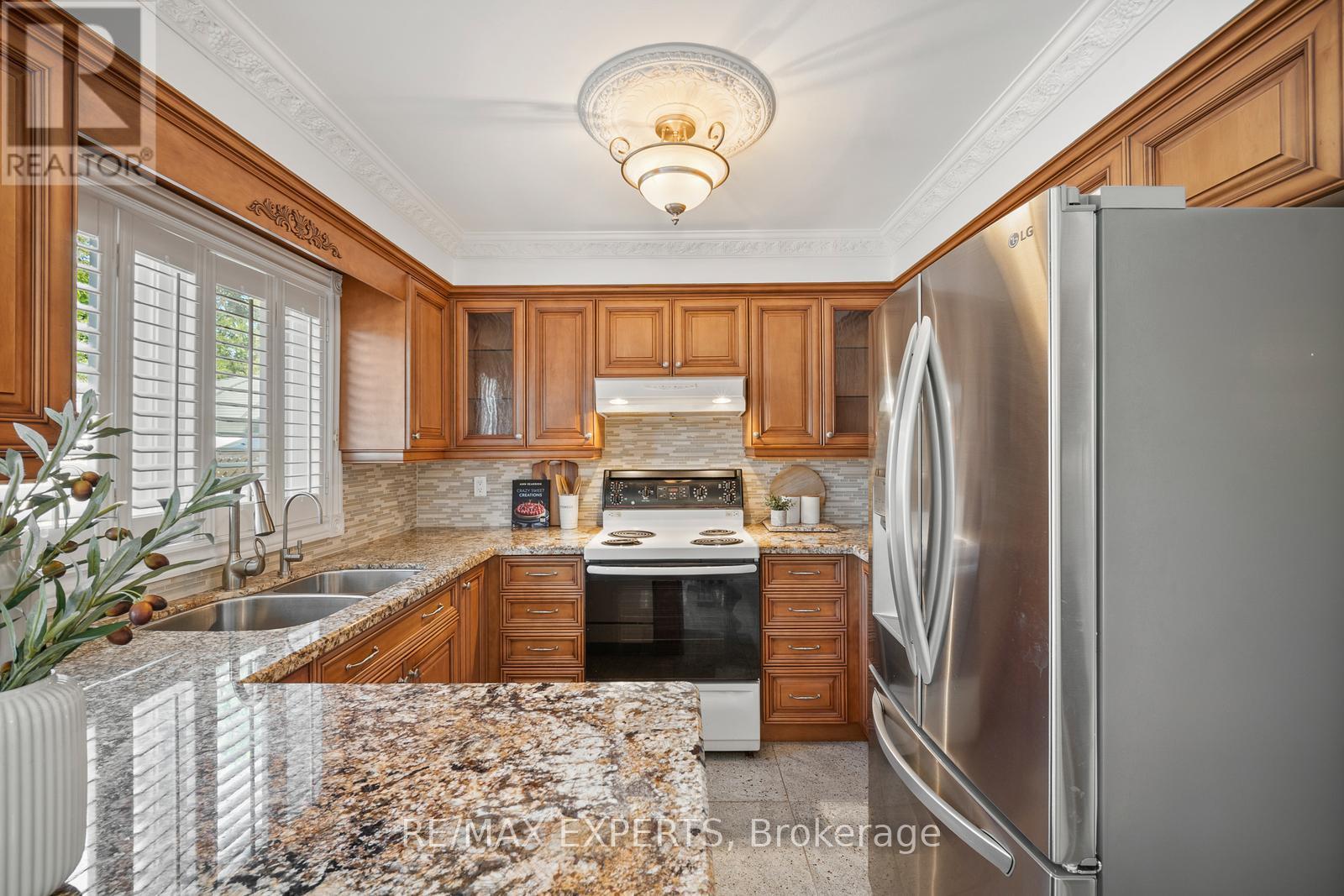 118 Chancellor Drive, Vaughan, Ontario  L4L 7N5 - Photo 15 - N12437227