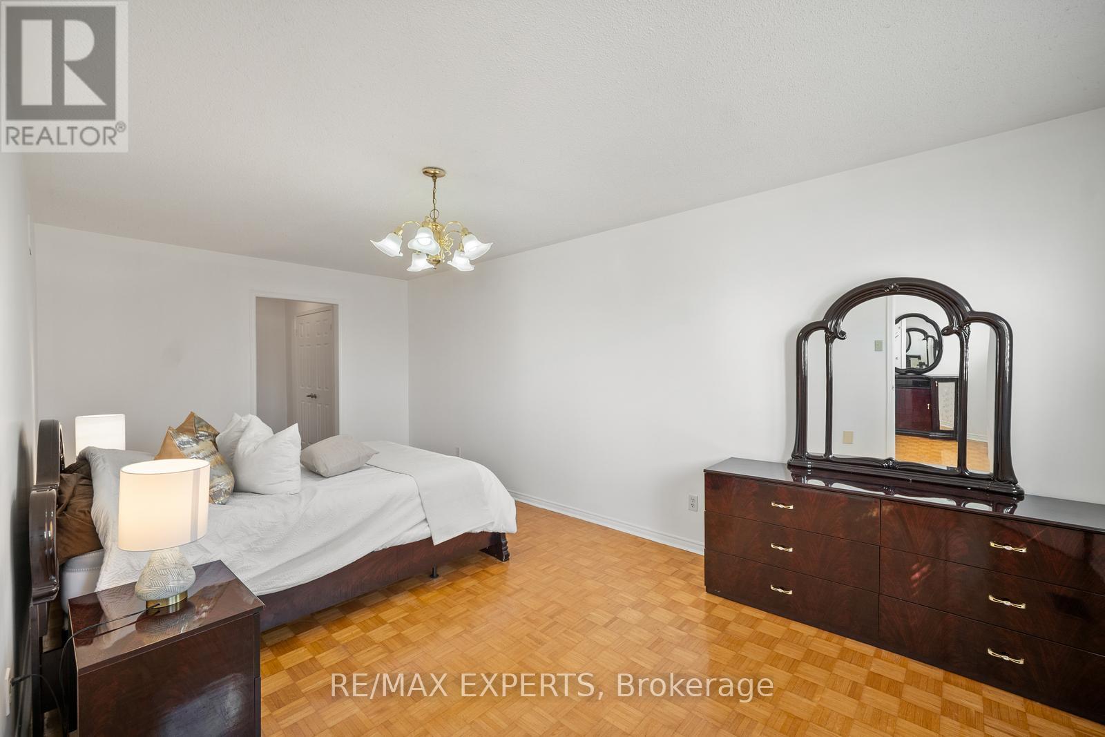 118 Chancellor Drive, Vaughan, Ontario  L4L 7N5 - Photo 21 - N12437227