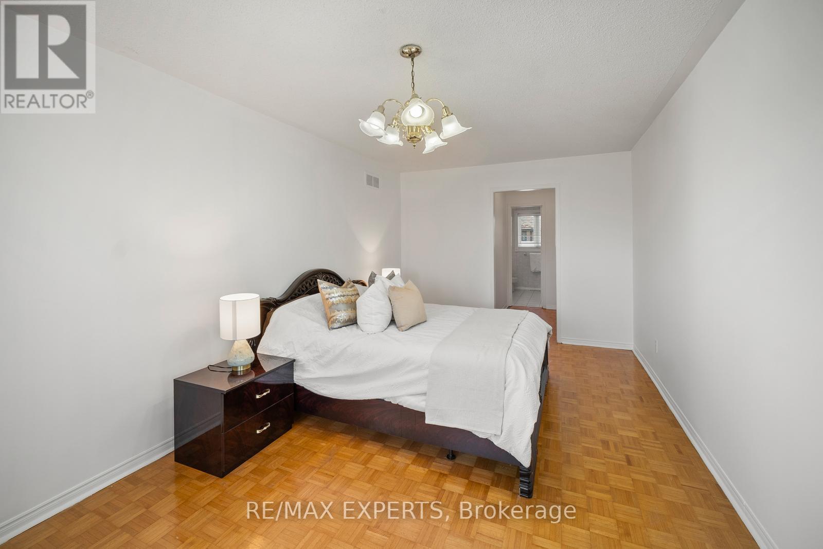 118 Chancellor Drive, Vaughan, Ontario  L4L 7N5 - Photo 22 - N12437227