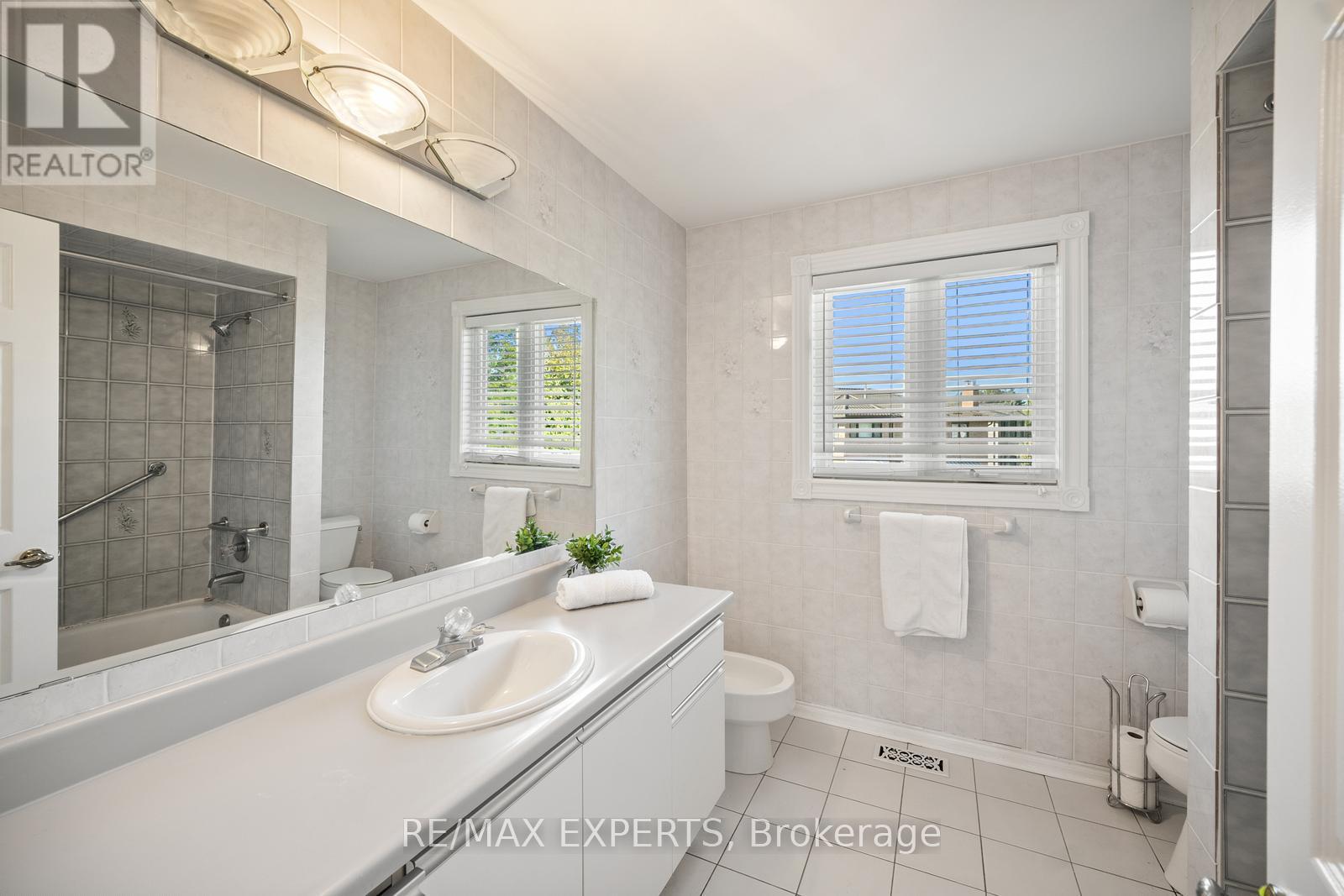 118 Chancellor Drive, Vaughan, Ontario  L4L 7N5 - Photo 23 - N12437227