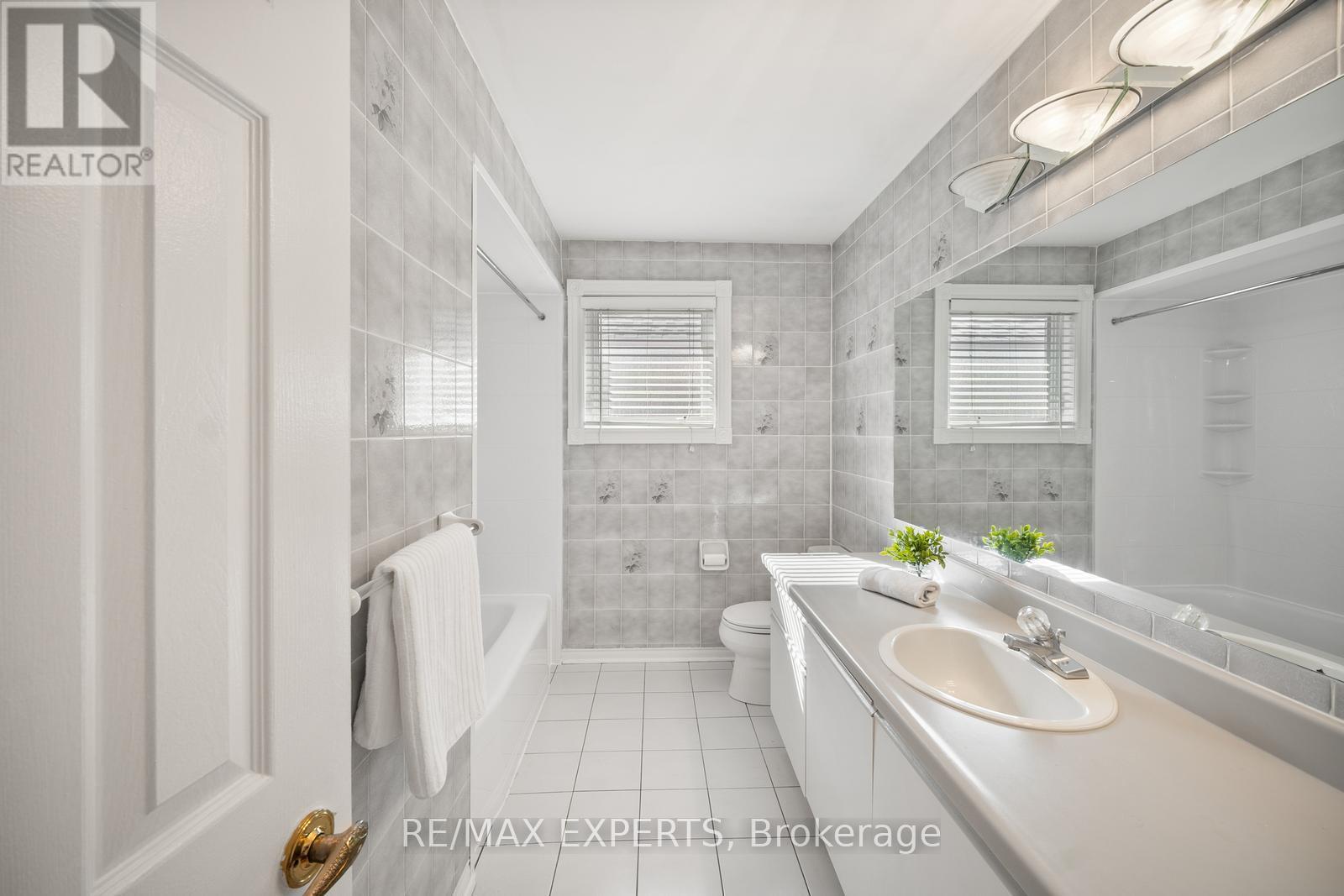 118 Chancellor Drive, Vaughan, Ontario  L4L 7N5 - Photo 27 - N12437227
