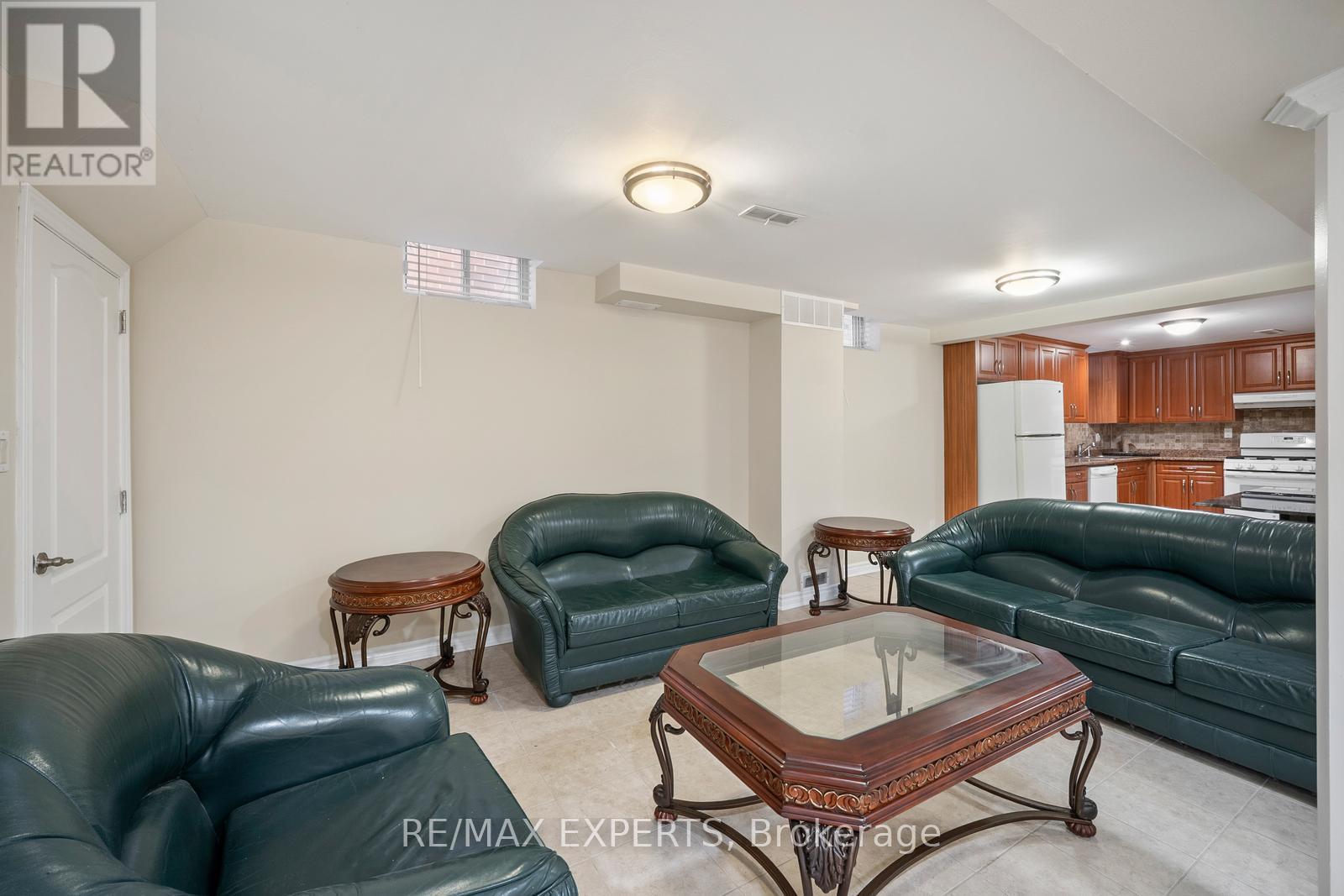 118 Chancellor Drive, Vaughan, Ontario  L4L 7N5 - Photo 30 - N12437227