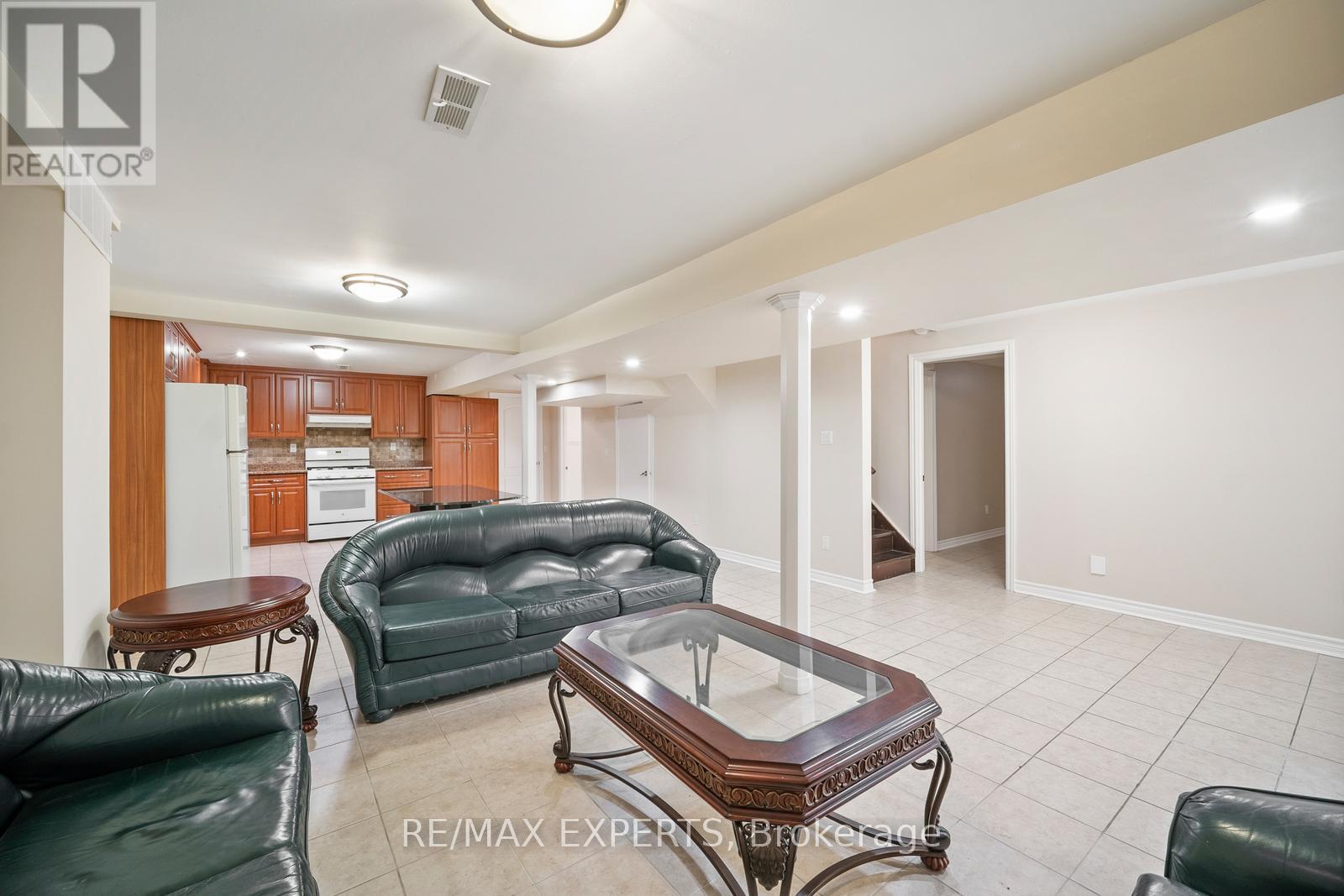 118 Chancellor Drive, Vaughan, Ontario  L4L 7N5 - Photo 31 - N12437227