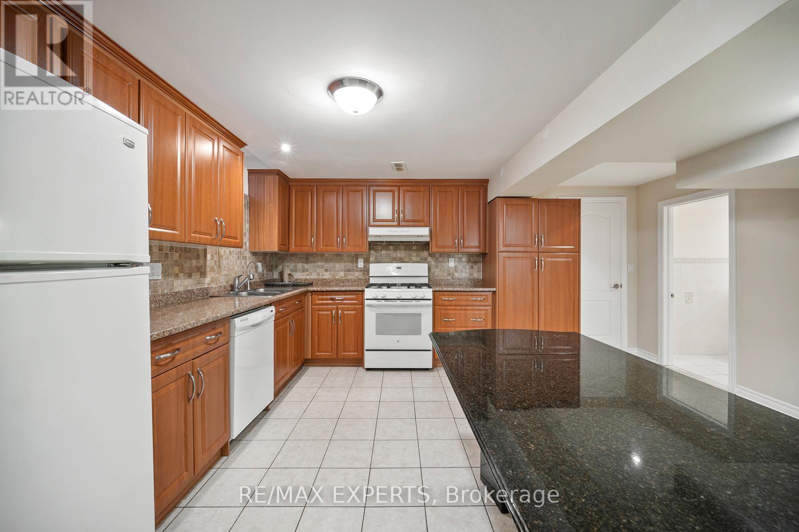 118 Chancellor Drive, Vaughan, Ontario  L4L 7N5 - Photo 33 - N12437227