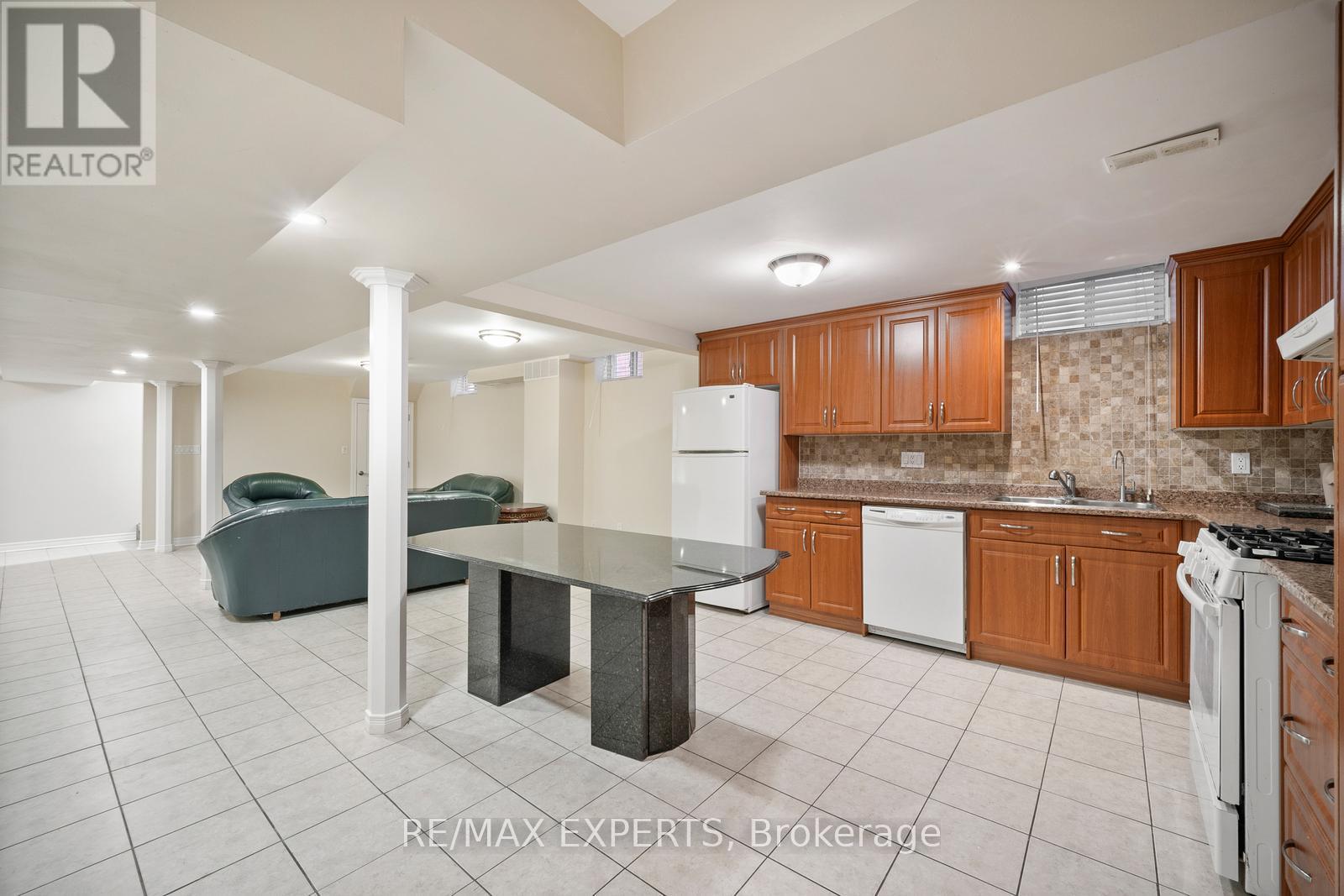 118 Chancellor Drive, Vaughan, Ontario  L4L 7N5 - Photo 34 - N12437227