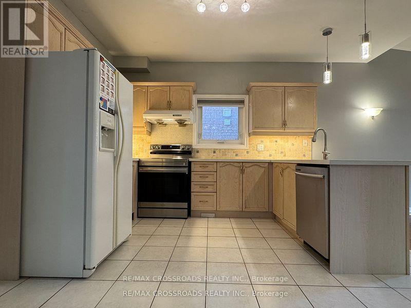 55 Ballymore Drive, Aurora, Ontario  L4G 7E6 - Photo 6 - N12437247