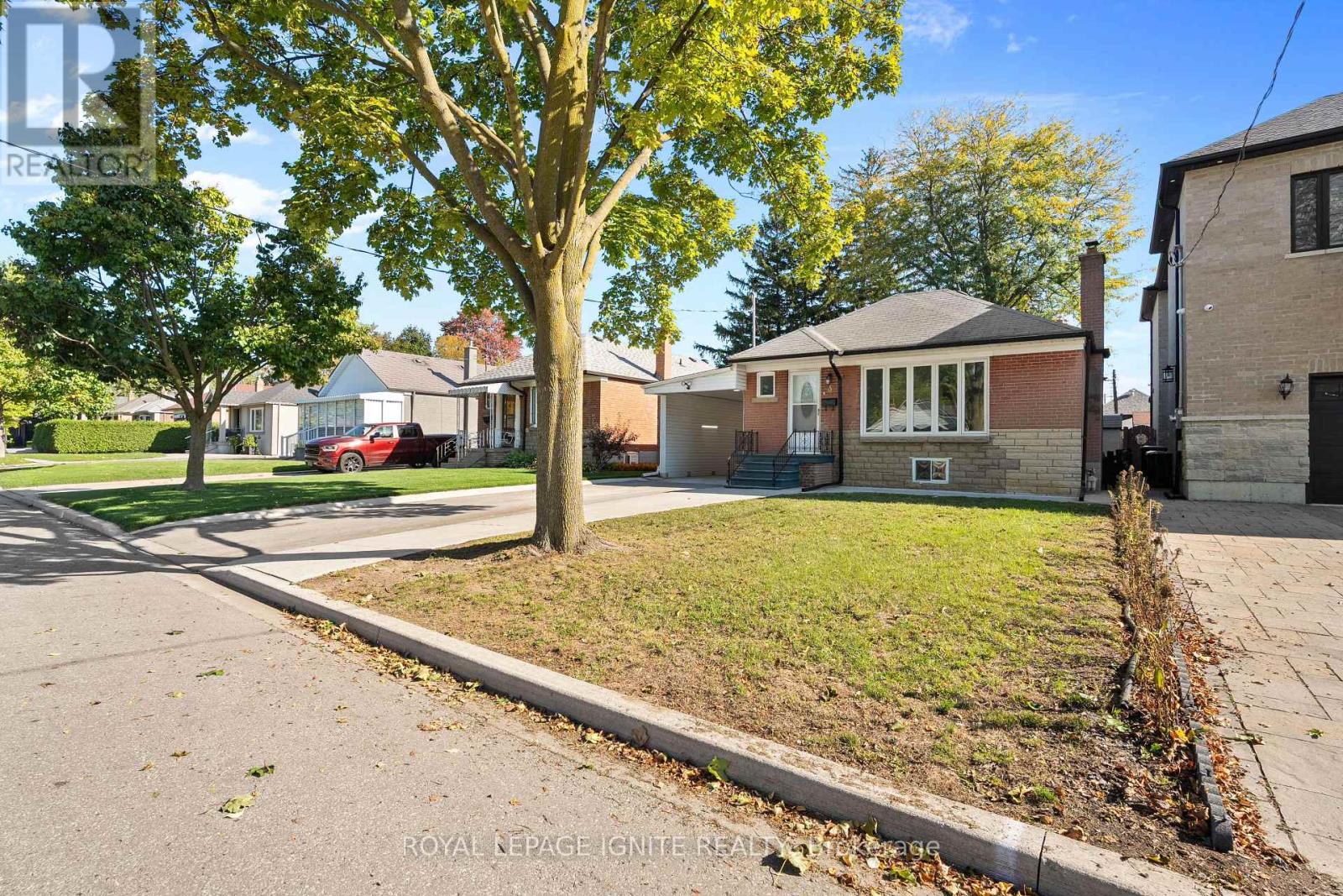 3 Shaneen Boulevard, Toronto, Ontario  M1R 1B6 - Photo 3 - E12437349