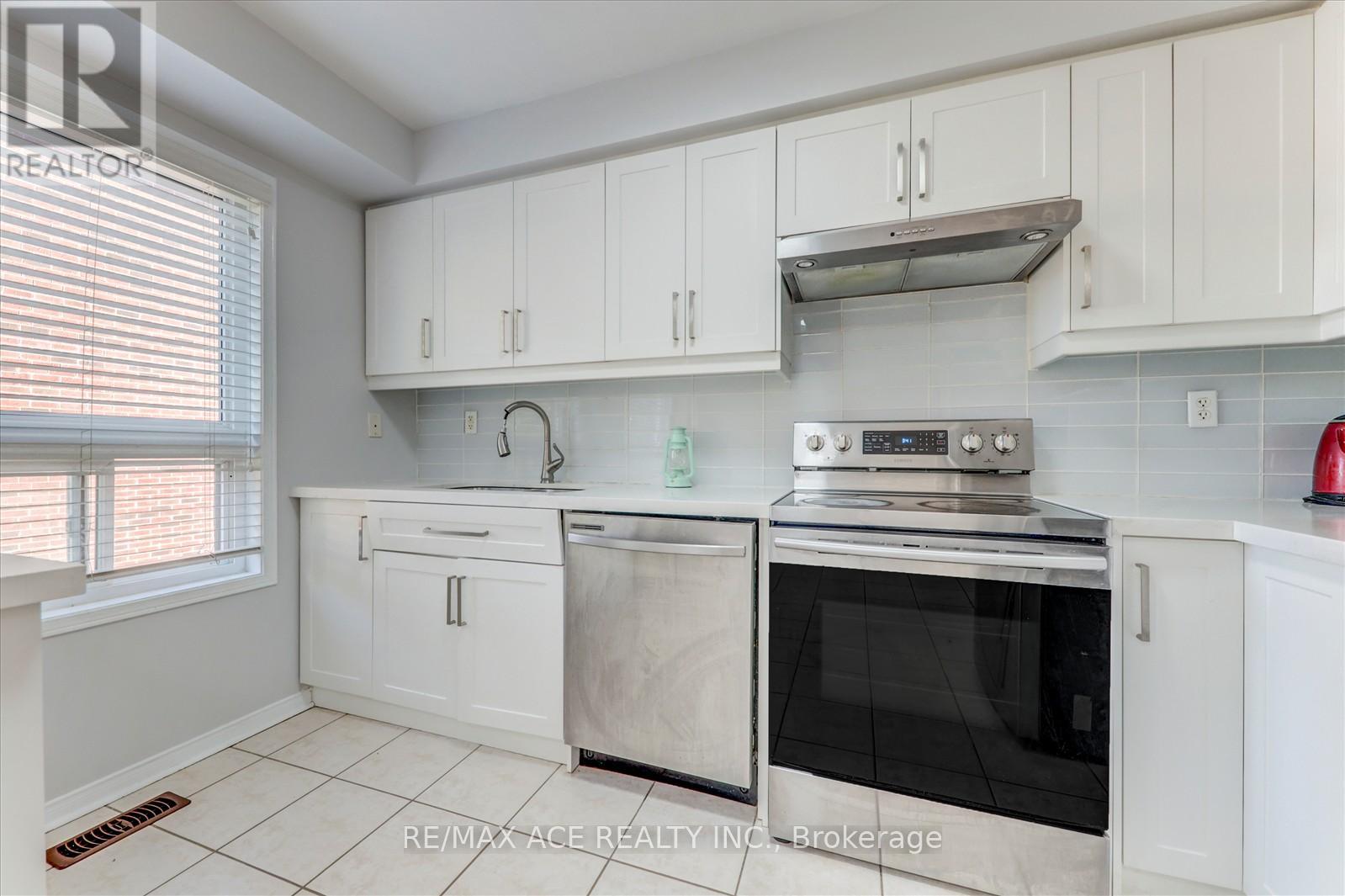 83 Huxtable Lane, Toronto, Ontario  M1B 0A4 - Photo 16 - E12437373